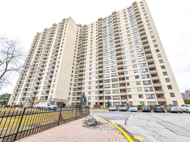 414 - 370 Dixon Rd, Condo with 3 bedrooms, 2 bathrooms and 1 parking in Toronto ON | Image 1