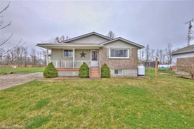3268 Lakeshore Rd, House detached with 3 bedrooms, 2 bathrooms and 6 parking in Haldimand County ON | Image 1