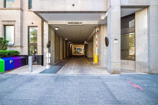 lph1 - 55 Bloor St E, Condo with 2 bedrooms, 2 bathrooms and 1 parking in Toronto ON | Image 32
