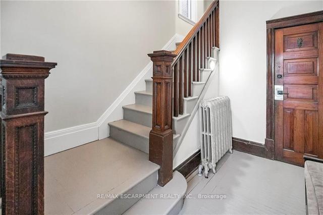 25 Strathcona Ave S, House detached with 5 bedrooms, 3 bathrooms and 3 parking in Hamilton ON | Image 33