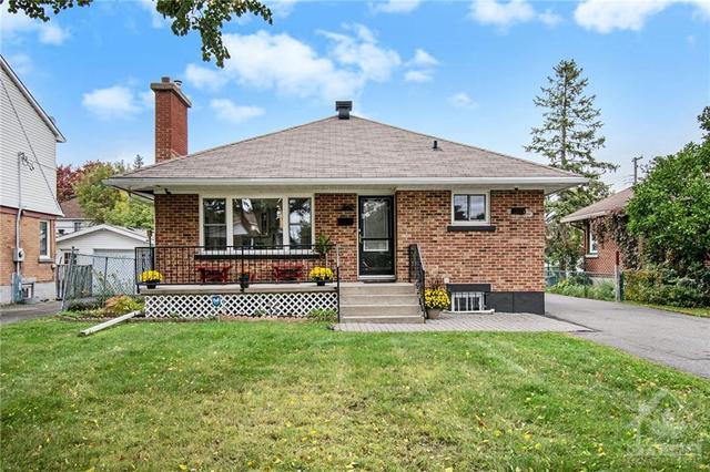 462 Wolffdale Crescent, House detached with 2 bedrooms, 2 bathrooms and 4 parking in Ottawa ON | Card Image