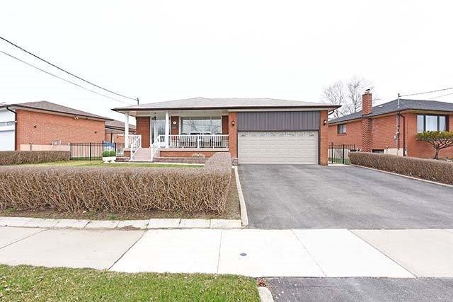 11 Archway Cres, House detached with 3 bedrooms, 2 bathrooms and 5 parking in Toronto ON | Image 1
