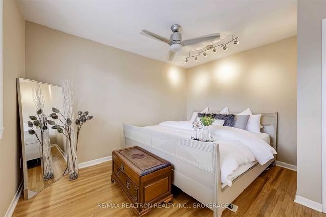 183 Pineway Blvd, House semidetached with 3 bedrooms, 3 bathrooms and 3 parking in Toronto ON | Image 13