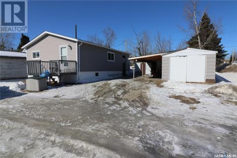 318 3rd Avenue, House detached with 2 bedrooms, 1 bathrooms and null parking in Creighton SK | Card Image