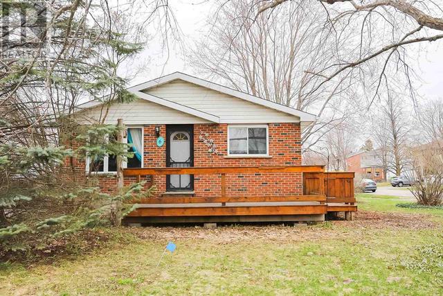 6 Chicora Cres, House detached with 2 bedrooms, 1 bathrooms and null parking in Sault Ste. Marie ON | Image 1