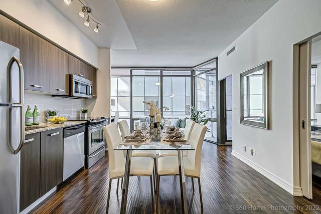 1102 - 832 Bay St, Condo with 2 bedrooms, 2 bathrooms and 1 parking in Toronto ON | Image 3