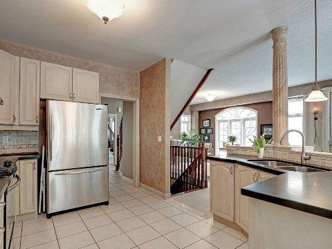 2132 Pinevalley Cres, House attached with 3 bedrooms, 3 bathrooms and 2 parking in Oakville ON | Image 8