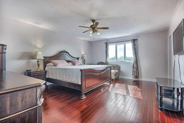 35h View Green Cres, House attached with 3 bedrooms, 4 bathrooms and 4 parking in Toronto ON | Image 17