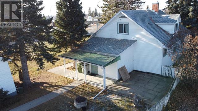 707 50 Street, House detached with 4 bedrooms, 1 bathrooms and 1 parking in Edson AB | Image 2