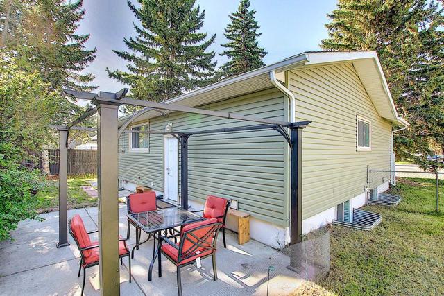 44 Hardisty Place Sw, House detached with 4 bedrooms, 3 bathrooms and 6 parking in Calgary AB | Image 18