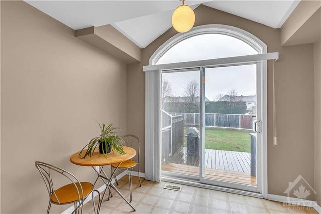 2219 Brockstone Crescent, Townhouse with 3 bedrooms, 3 bathrooms and 3 parking in Ottawa ON | Image 12