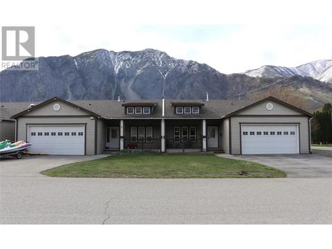 701 9th Avenue, House detached with 3 bedrooms, 2 bathrooms and 2 parking in Keremeos BC | Card Image