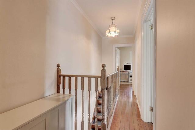 991 Carlaw Ave, House semidetached with 3 bedrooms, 2 bathrooms and 3 parking in Toronto ON | Image 24