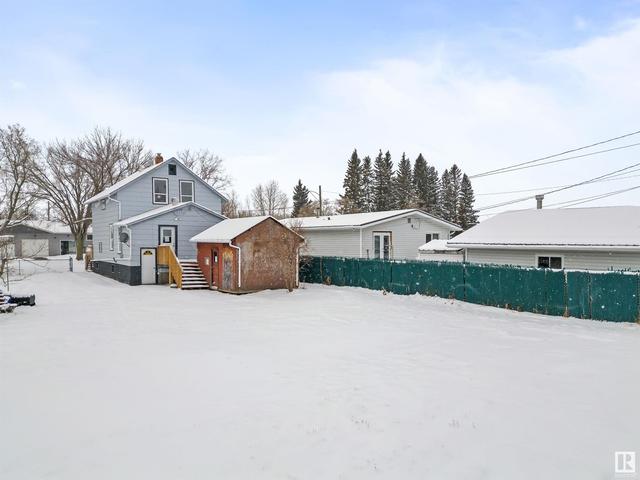 5036 49 Av, House detached with 3 bedrooms, 1 bathrooms and null parking in Bruderheim AB | Image 3