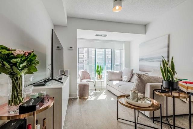 1615 - 9 Mabelle Ave, Condo with 1 bedrooms, 1 bathrooms and 1 parking in Toronto ON | Image 3