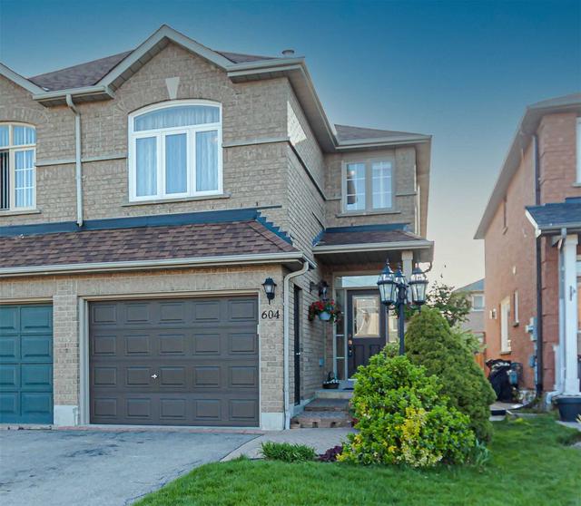 604 Skinner Ave, House semidetached with 3 bedrooms, 3 bathrooms and 3 parking in Newmarket ON | Card Image