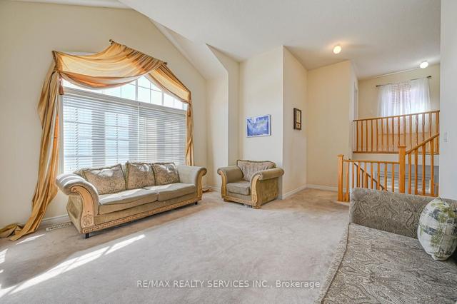 29 Begonia Cres, House detached with 4 bedrooms, 4 bathrooms and 6 parking in Brampton ON | Image 4