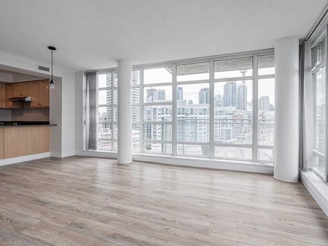 1007 - 650 Queens Quay W, Condo with 2 bedrooms, 2 bathrooms and 1 parking in Toronto ON | Image 3