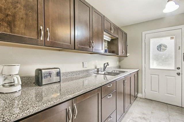 th 1 - 147 Berczy St, House semidetached with 3 bedrooms, 1 bathrooms and 1 parking in Barrie ON | Image 6