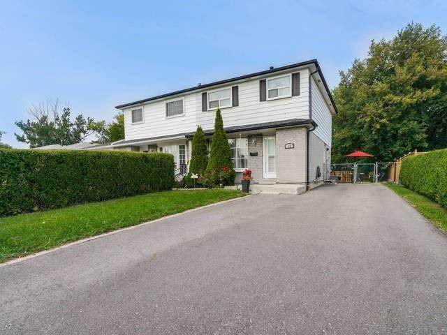 12 Glengrove Crt, House semidetached with 3 bedrooms, 3 bathrooms and 5 parking in Brampton ON | Image 1