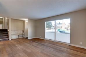 422 Oakhill Place Sw, House detached with 4 bedrooms, 2 bathrooms and 4 parking in Calgary AB | Image 1