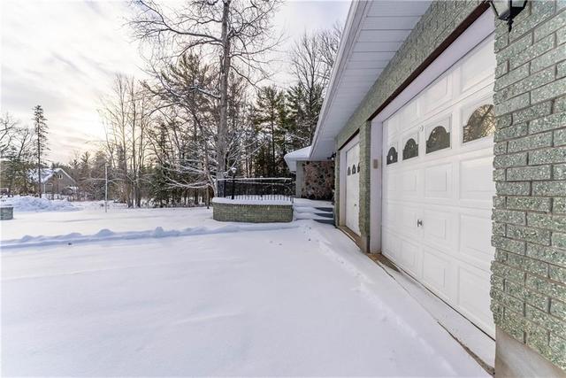 26 Eileen Street, House detached with 3 bedrooms, 3 bathrooms and 8 parking in Laurentian Valley ON | Image 6