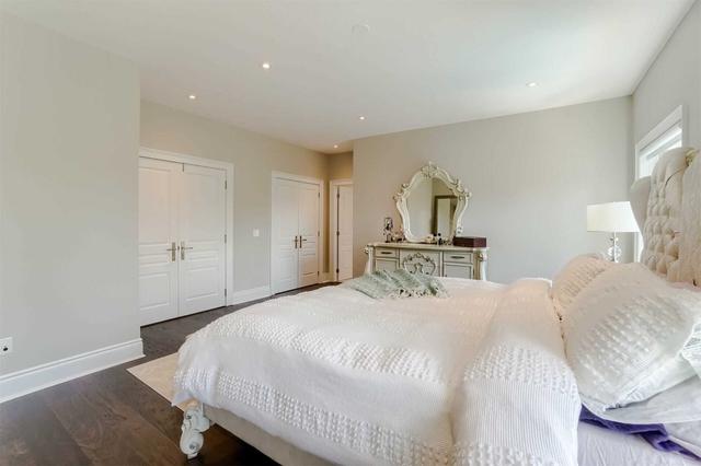 2312 Lyndhurst Dr, House detached with 4 bedrooms, 5 bathrooms and 4 parking in Oakville ON | Image 16