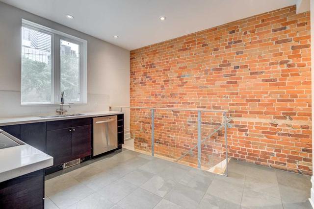 125 Collier St, House semidetached with 5 bedrooms, 3 bathrooms and 0 parking in Toronto ON | Image 26