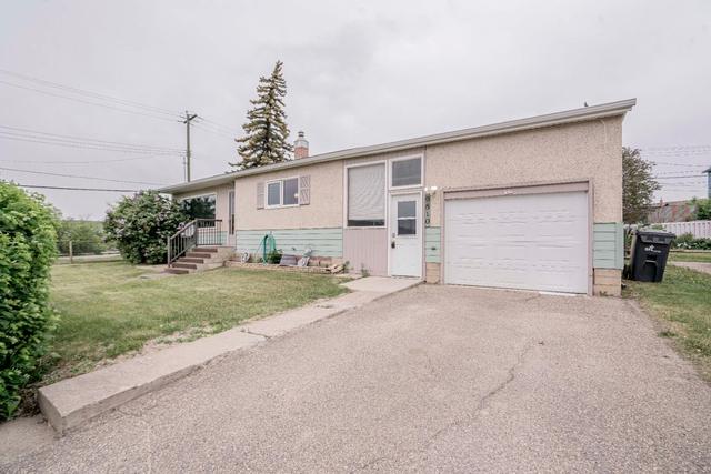 9810 95 Avenue, House detached with 2 bedrooms, 1 bathrooms and 2 parking in Peace River AB | Image 1