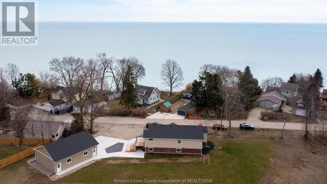 384 Erie View Avenue, House detached with 4 bedrooms, 3 bathrooms and null parking in Essex ON | Image 2