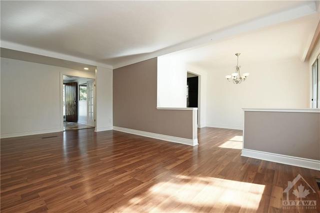 172 Roger Road, House detached with 3 bedrooms, 2 bathrooms and 3 parking in Ottawa ON | Image 11