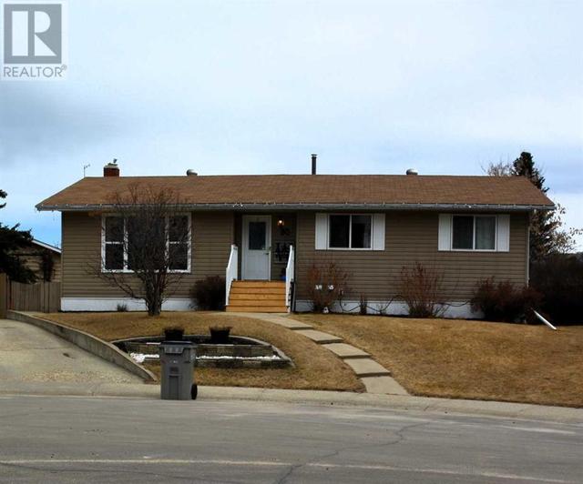 80 Chickadee Drive, House detached with 5 bedrooms, 2 bathrooms and 10 parking in Whitecourt AB | Image 2