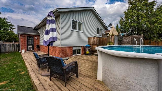 27 Coxwell Crescent, House detached with 5 bedrooms, 2 bathrooms and null parking in Brantford ON | Image 4