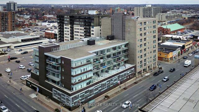 801 - 44 Bond St W, Condo with 1 bedrooms, 1 bathrooms and 1 parking in Oshawa ON | Image 1