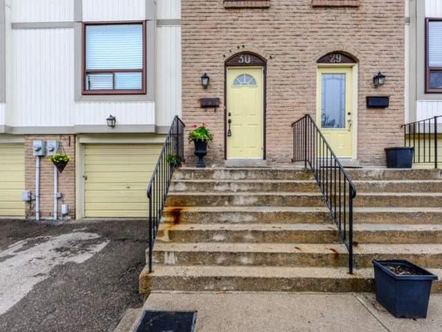 30 Mcmullen Cres, Townhouse with 3 bedrooms, 2 bathrooms and 1 parking in Brampton ON | Image 3