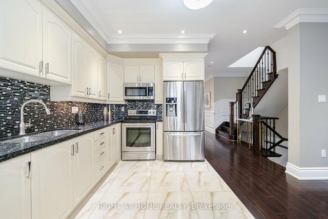 39a Wolcott Ave, House detached with 4 bedrooms, 5 bathrooms and 2 parking in Toronto ON | Image 4