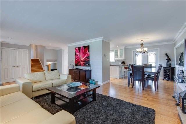 128 Elvaston Dr, House detached with 3 bedrooms, 3 bathrooms and 4 parking in Toronto ON | Image 4
