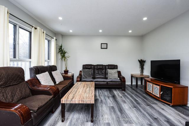 167 Fleetwood Cres, Townhouse with 3 bedrooms, 2 bathrooms and 1 parking in Brampton ON | Image 34