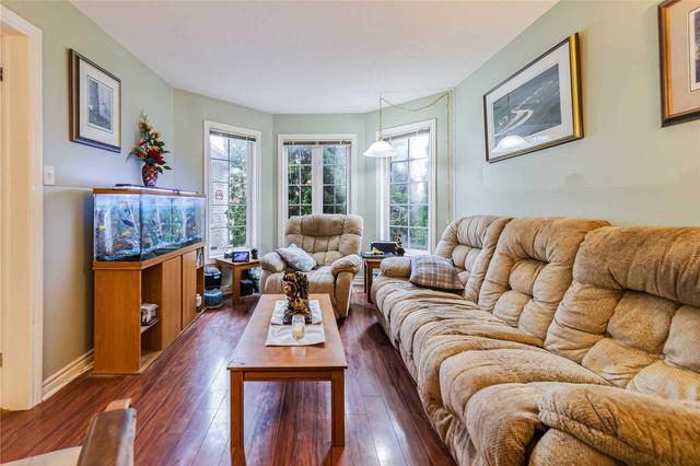 31 Hawkins Dr, House detached with 4 bedrooms, 3 bathrooms and 6 parking in Barrie ON | Image 6