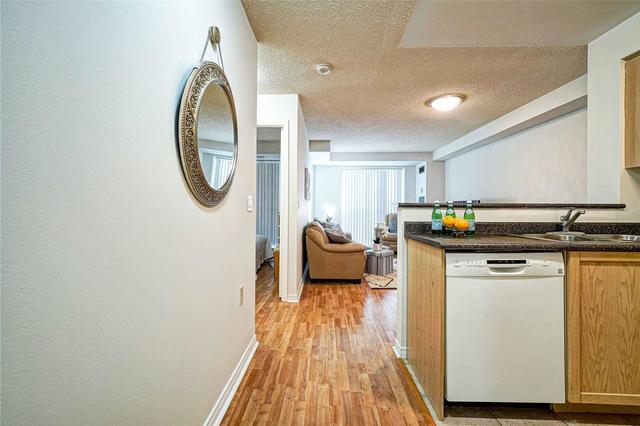 lph 11 - 26 Olive Ave, Condo with 1 bedrooms, 1 bathrooms and 1 parking in Toronto ON | Image 15