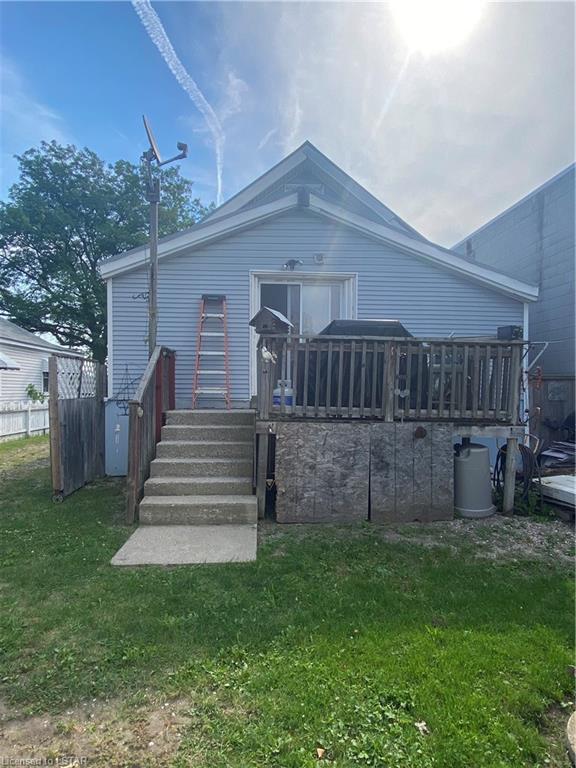 113 Agnes Street, House detached with 3 bedrooms, 1 bathrooms and 4 parking in Sarnia ON | Image 3
