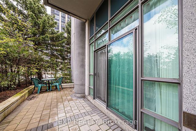 112 - 188 Doris Ave, Condo with 2 bedrooms, 2 bathrooms and 1 parking in Toronto ON | Image 2