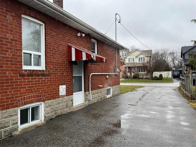 4 Shamrock Ave, House detached with 2 bedrooms, 2 bathrooms and 3 parking in Toronto ON | Image 6