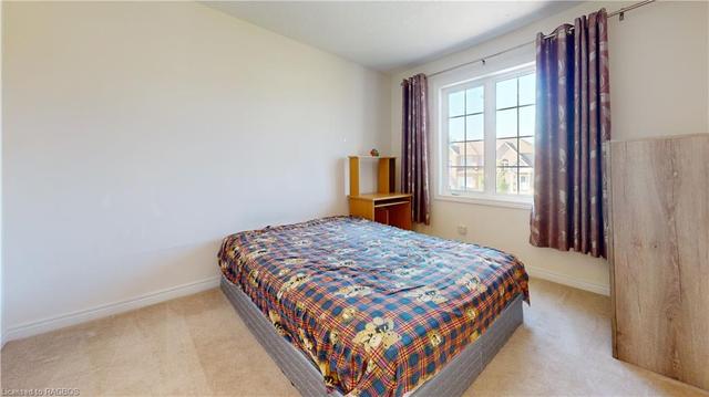 Another large bedroom! | Image 15