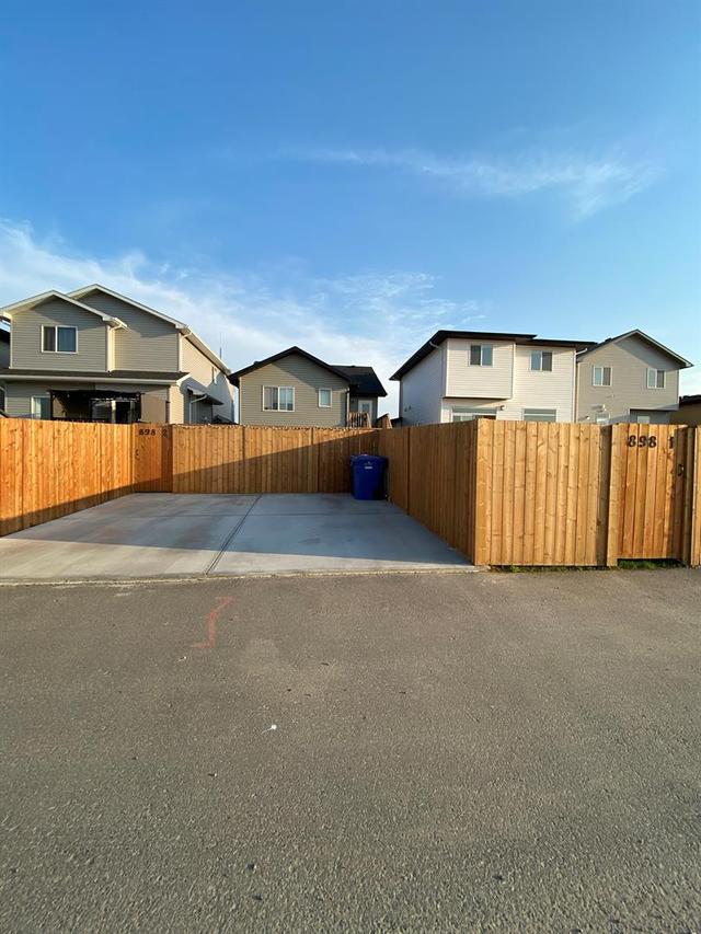 898 Greywolf Run N, House detached with 4 bedrooms, 3 bathrooms and 2 parking in Lethbridge AB | Image 45