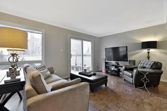 2 - 1270 Gainsborough Dr, Townhouse with 3 bedrooms, 2 bathrooms and 1 parking in Oakville ON | Image 3