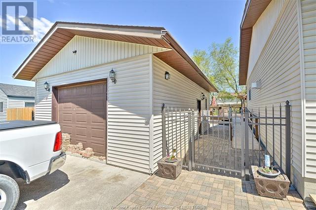 1472 Everts Avenue, House detached with 4 bedrooms, 2 bathrooms and null parking in Windsor ON | Image 4