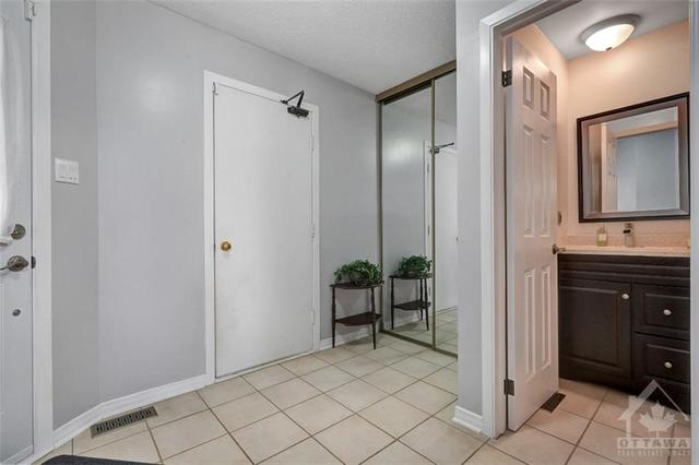 985 Karsh Drive, Townhouse with 3 bedrooms, 3 bathrooms and 3 parking in Ottawa ON | Image 2