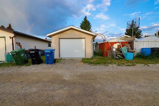 31 Shawcliffe Green Sw, House detached with 3 bedrooms, 1 bathrooms and 1 parking in Calgary AB | Image 6