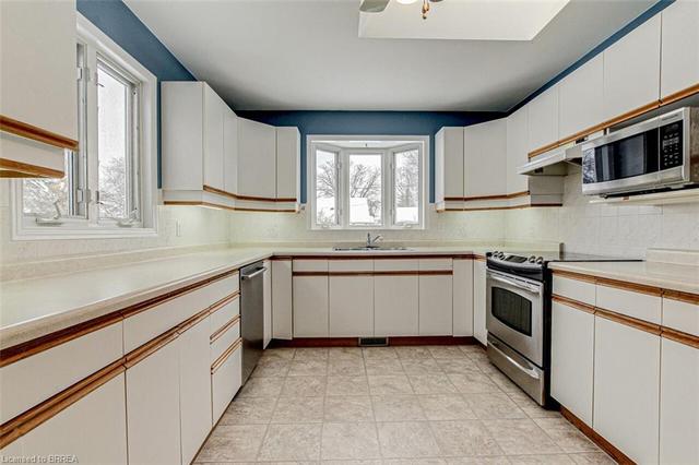 58 Devon Street, House detached with 3 bedrooms, 1 bathrooms and 2 parking in Brantford ON | Image 11